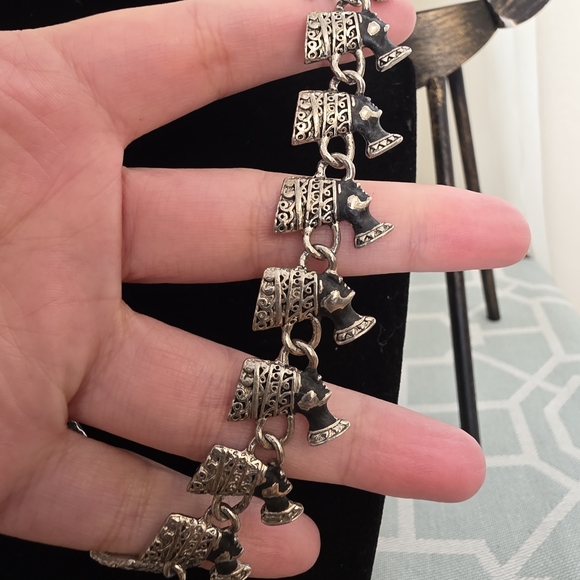 Vintage Egyptian Queen Nefertiti Silver Toned Necklace - Picture 5 of 9